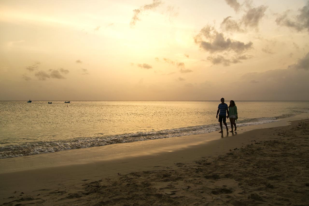 Villas & Suites At Beach View Paynes Bay Экстерьер фото